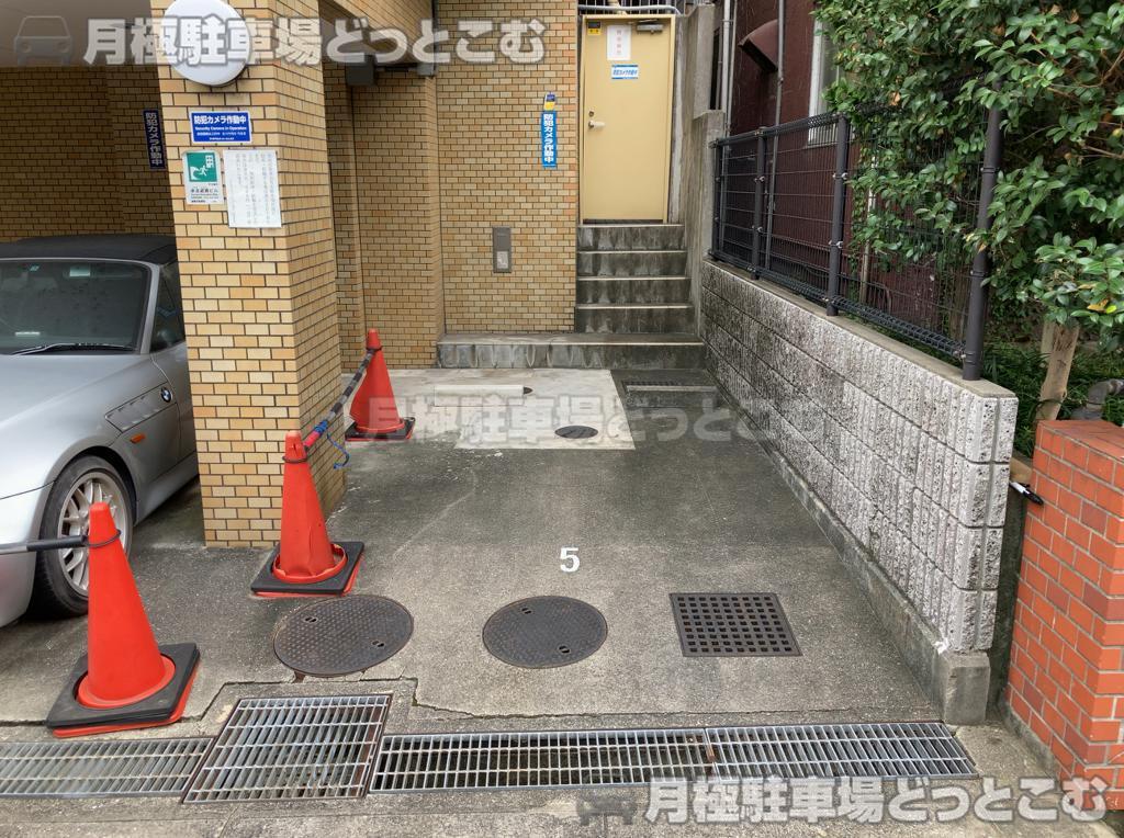 大阪市淀川区木川西1-2-5の月極駐車場2
