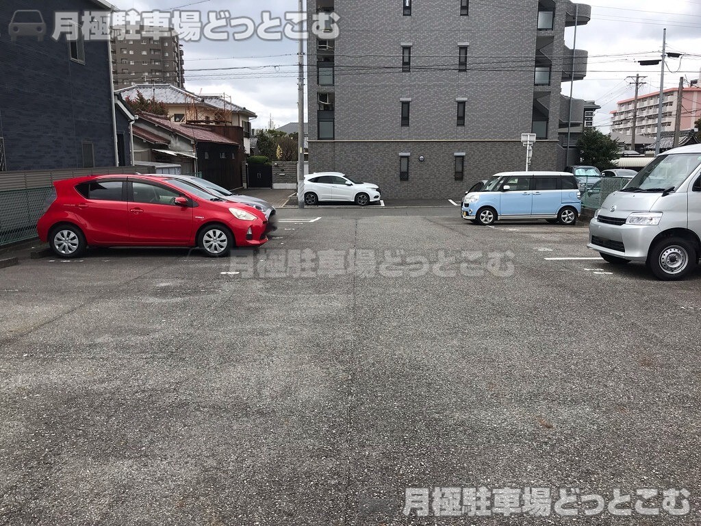 名古屋市昭和区石仏町2丁目23番4号の月極駐車場5