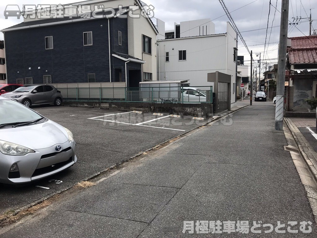 名古屋市昭和区石仏町2丁目23番4号の月極駐車場8