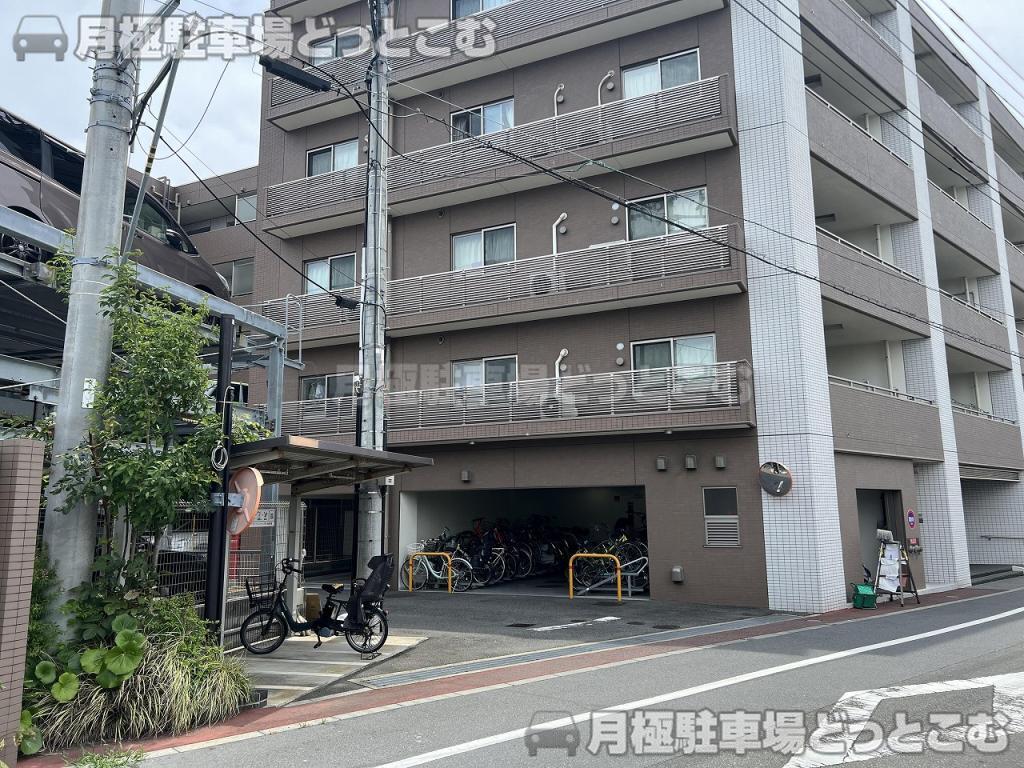 茅ケ崎市若松町2-4の月極駐車場6
