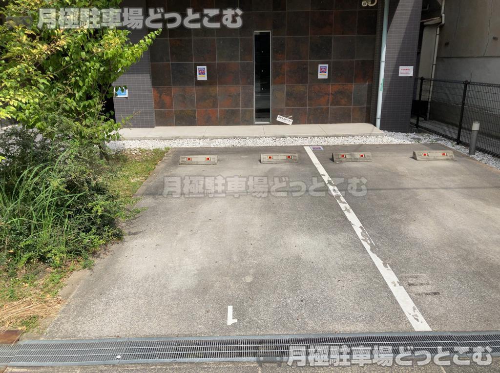 大阪市阿倍野区天王寺町南3-8-25の月極駐車場3
