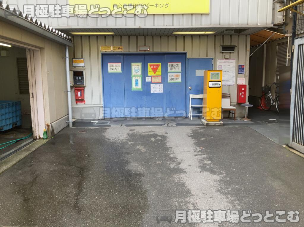 大阪市中央区東心斎橋1-15-15の月極駐車場2