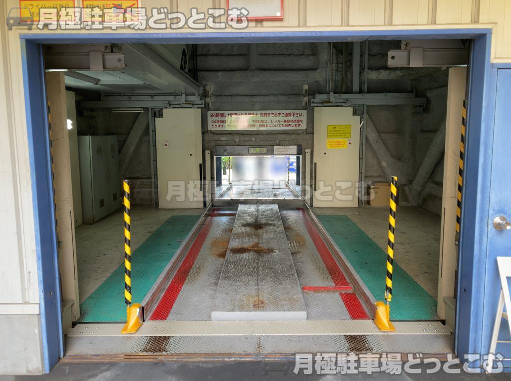 大阪市中央区東心斎橋1-15-15の月極駐車場3