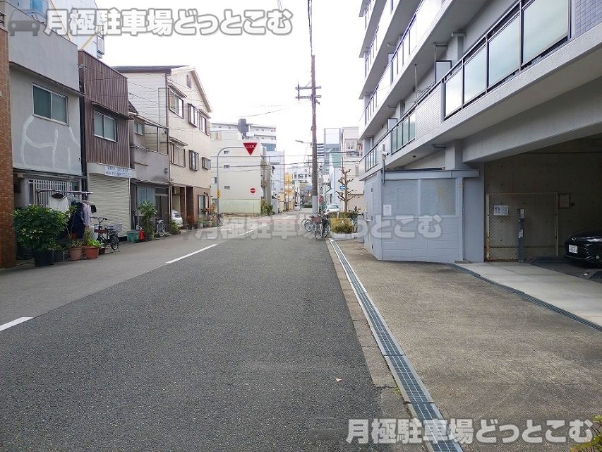 大阪市北区長柄中3丁目9-1の月極駐車場6