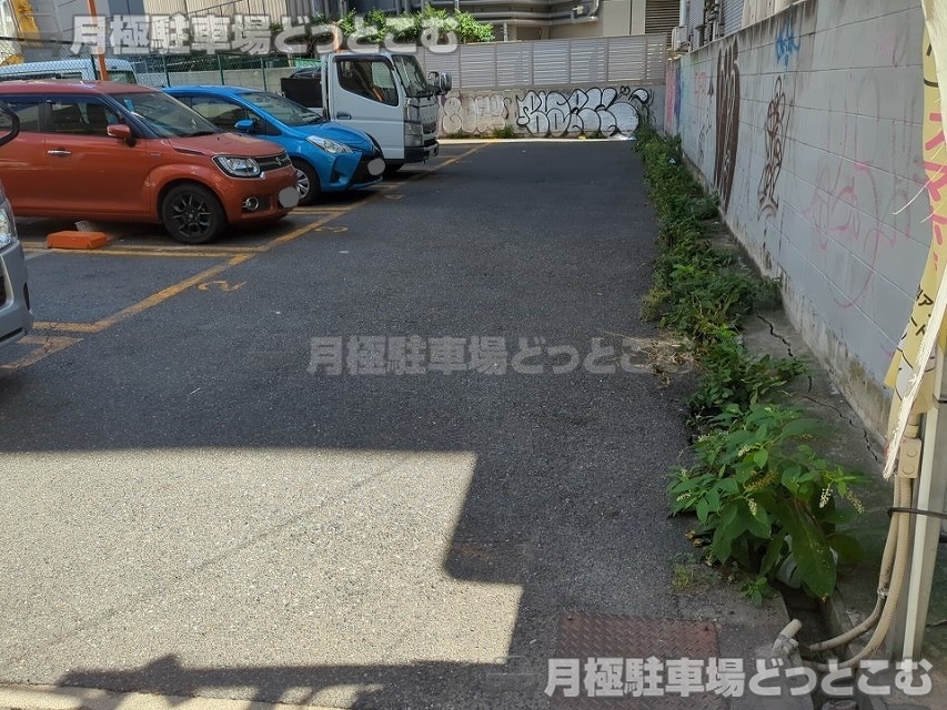 大阪市浪速区難波中1丁目10-13の月極駐車場2