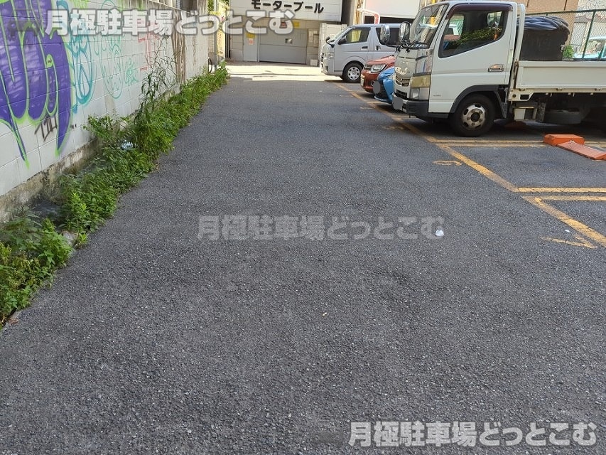 大阪市浪速区難波中1丁目10-13の月極駐車場6