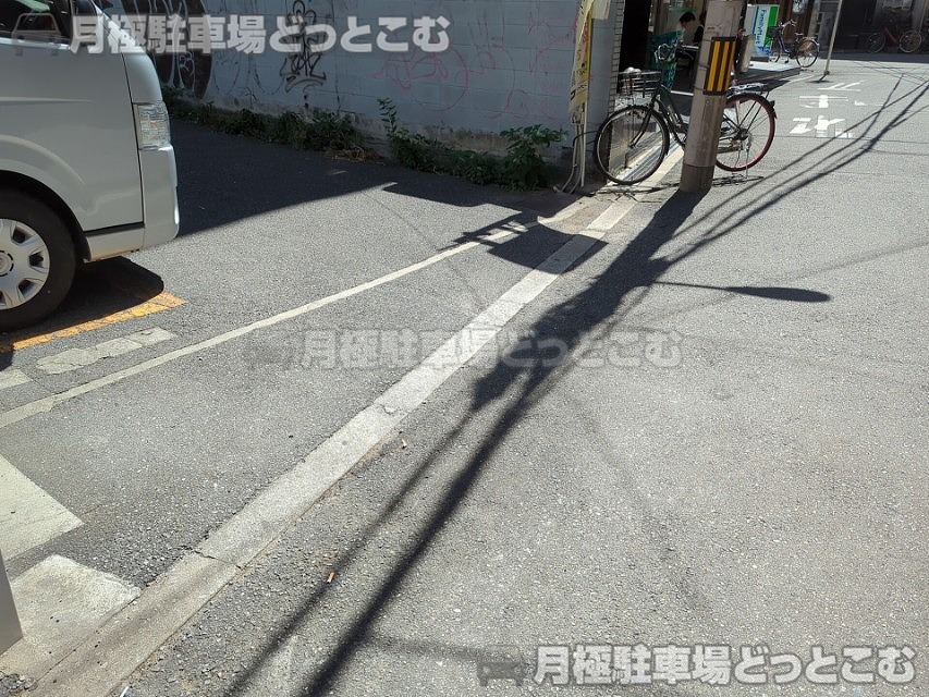 大阪市浪速区難波中1丁目10-13の月極駐車場7