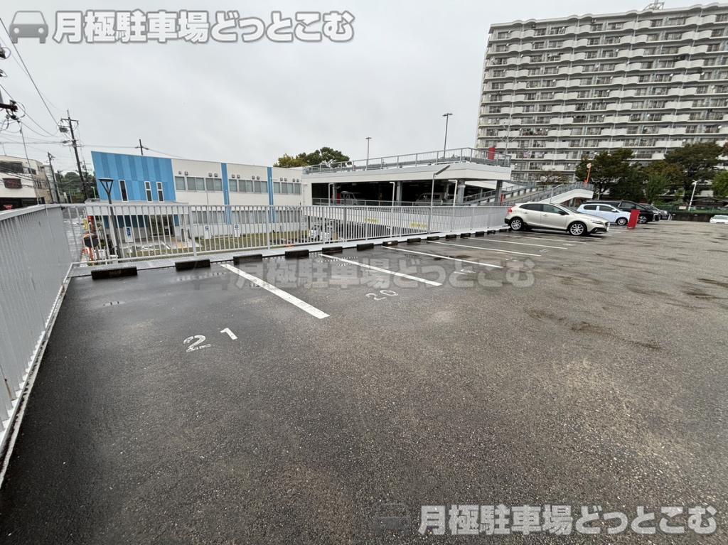 名古屋市緑区鳴海町小森44番1の月極駐車場8