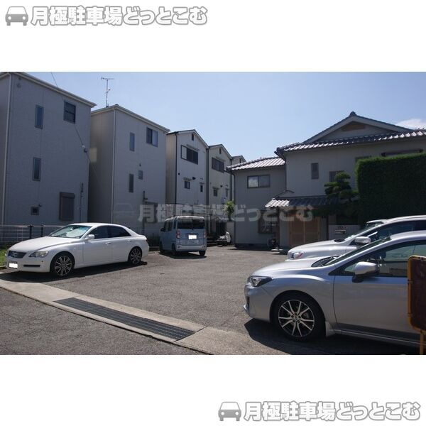 豊中市蛍池南町3丁目7-2の月極駐車場2