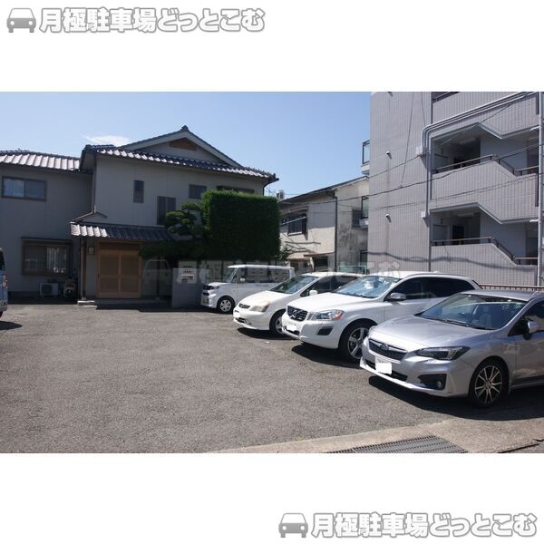 豊中市蛍池南町3丁目7-2の月極駐車場3