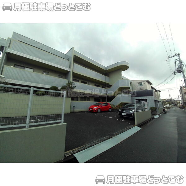 吹田市高城町21-5の月極駐車場2