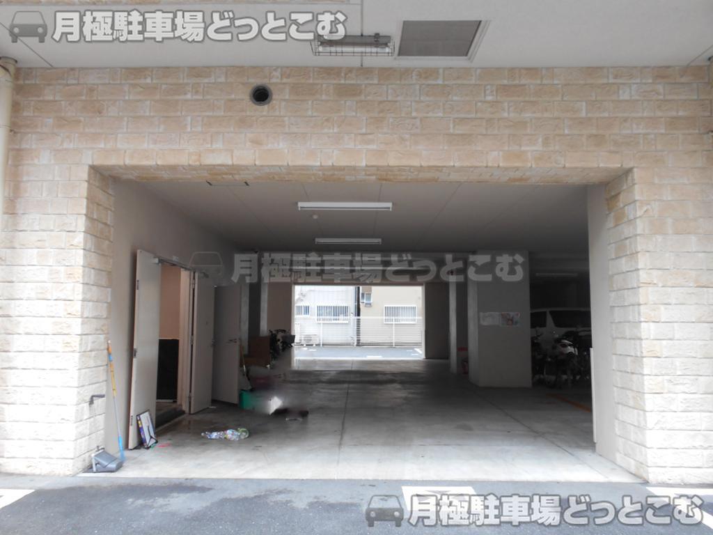 大阪市北区本庄西2-7-2の月極駐車場2