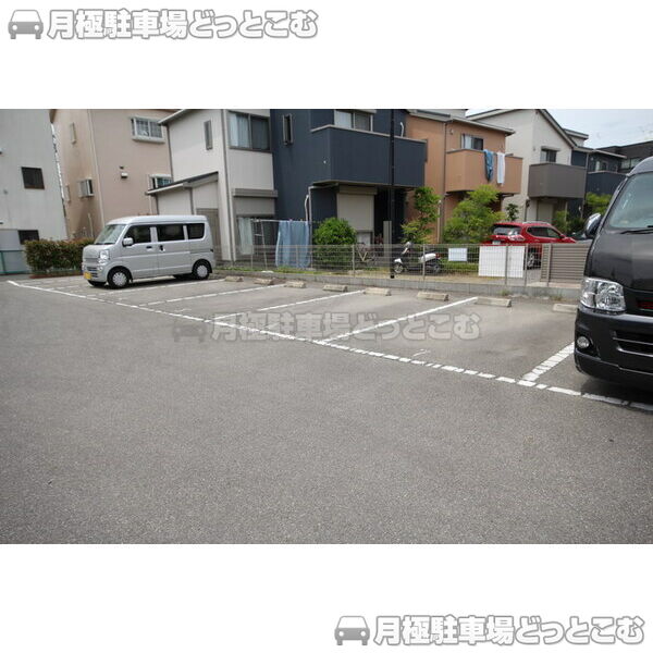 豊中市箕輪1丁目220-13の月極駐車場3