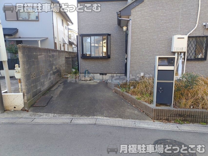 市川市若宮2丁目2-7の月極駐車場3