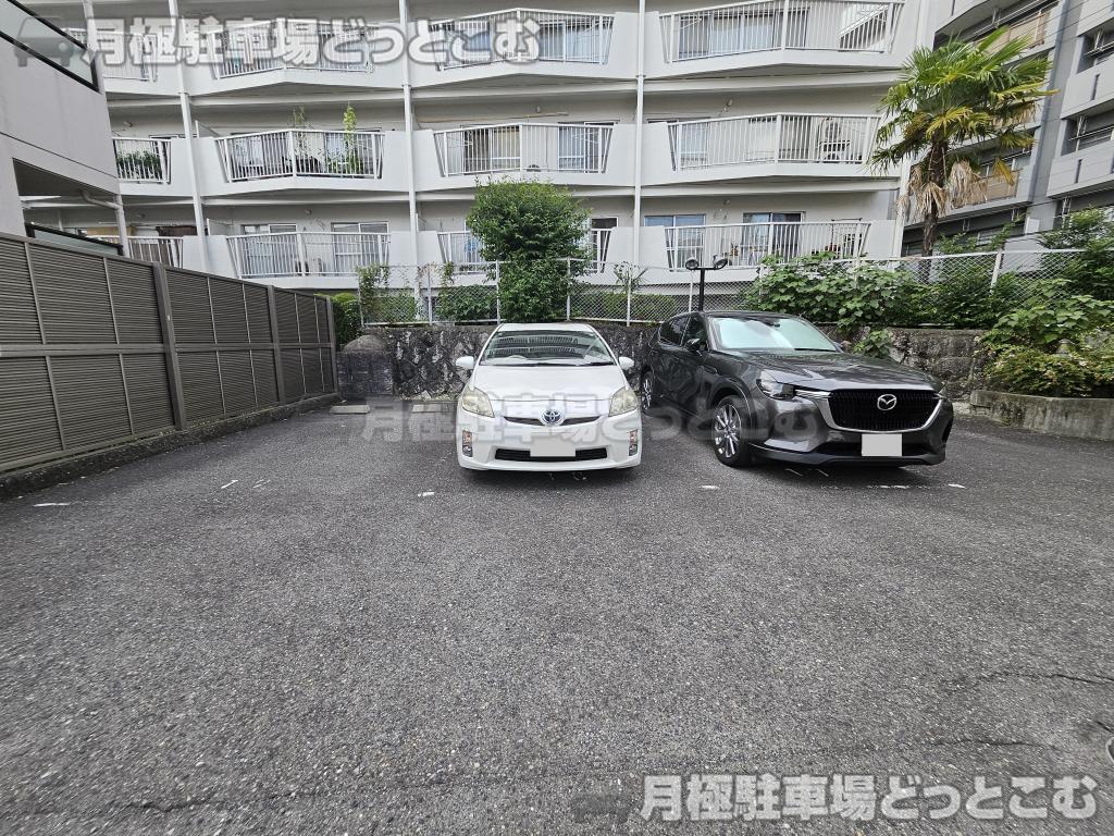 名古屋市千種区観月町1丁目27-1の月極駐車場10