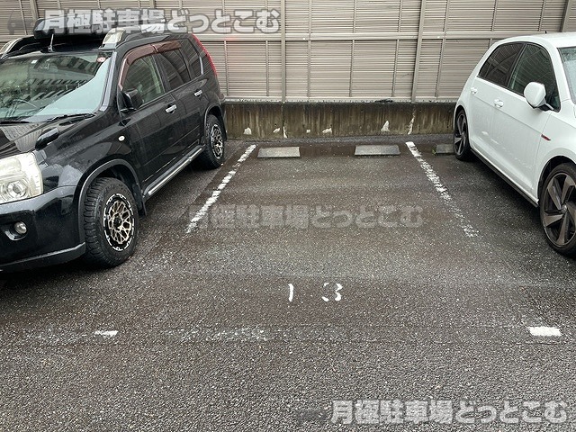 名古屋市千種区観月町1丁目27-1の月極駐車場2