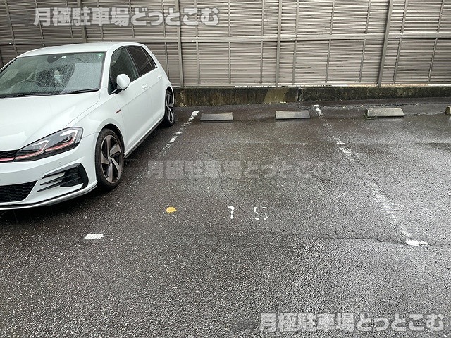 名古屋市千種区観月町1丁目27-1の月極駐車場3