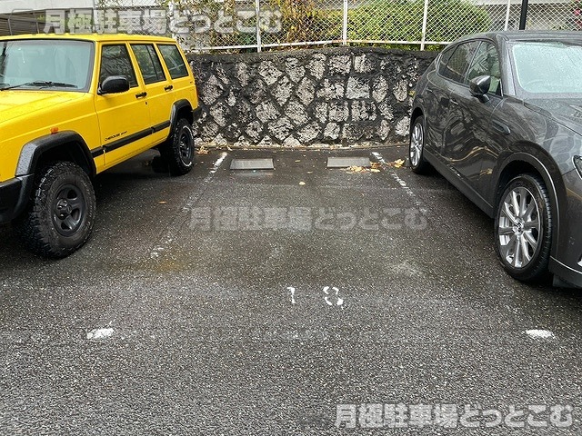 名古屋市千種区観月町1丁目27-1の月極駐車場5