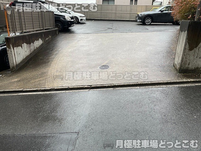 名古屋市千種区観月町1丁目27-1の月極駐車場6