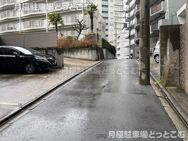 名古屋市千種区観月町1丁目27-1の月極駐車場7
