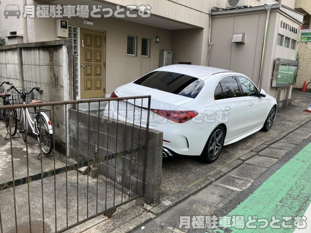 世田谷区下馬1丁目41-4の月極駐車場2