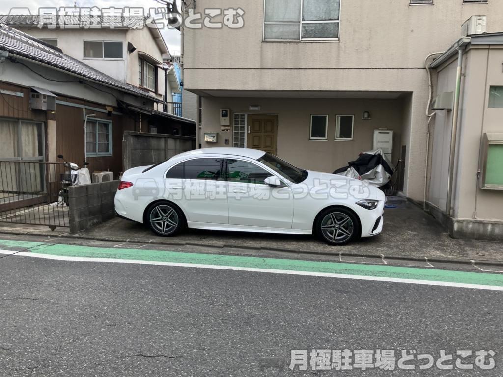 世田谷区下馬1丁目41-4の月極駐車場8