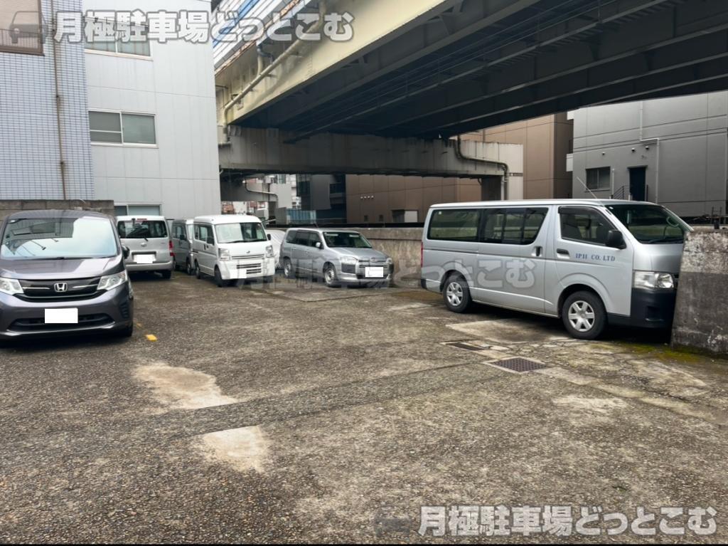 港区芝大門2丁目13－5の月極駐車場1
