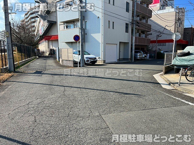 横浜市鶴見区鶴見中央4丁目の月極駐車場5