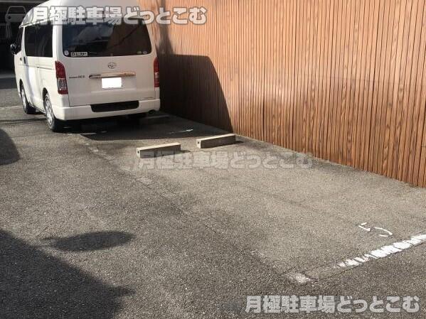 大阪市淀川区木川西2丁目3-14の月極駐車場2