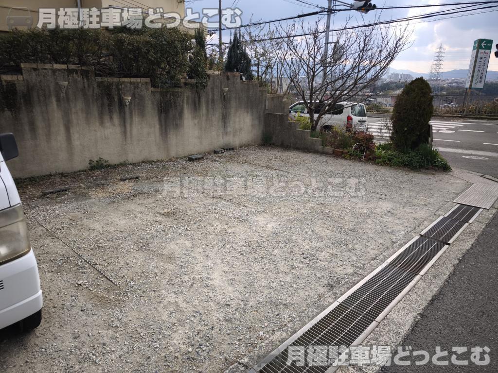 和泉市室堂町1105－5の月極駐車場1