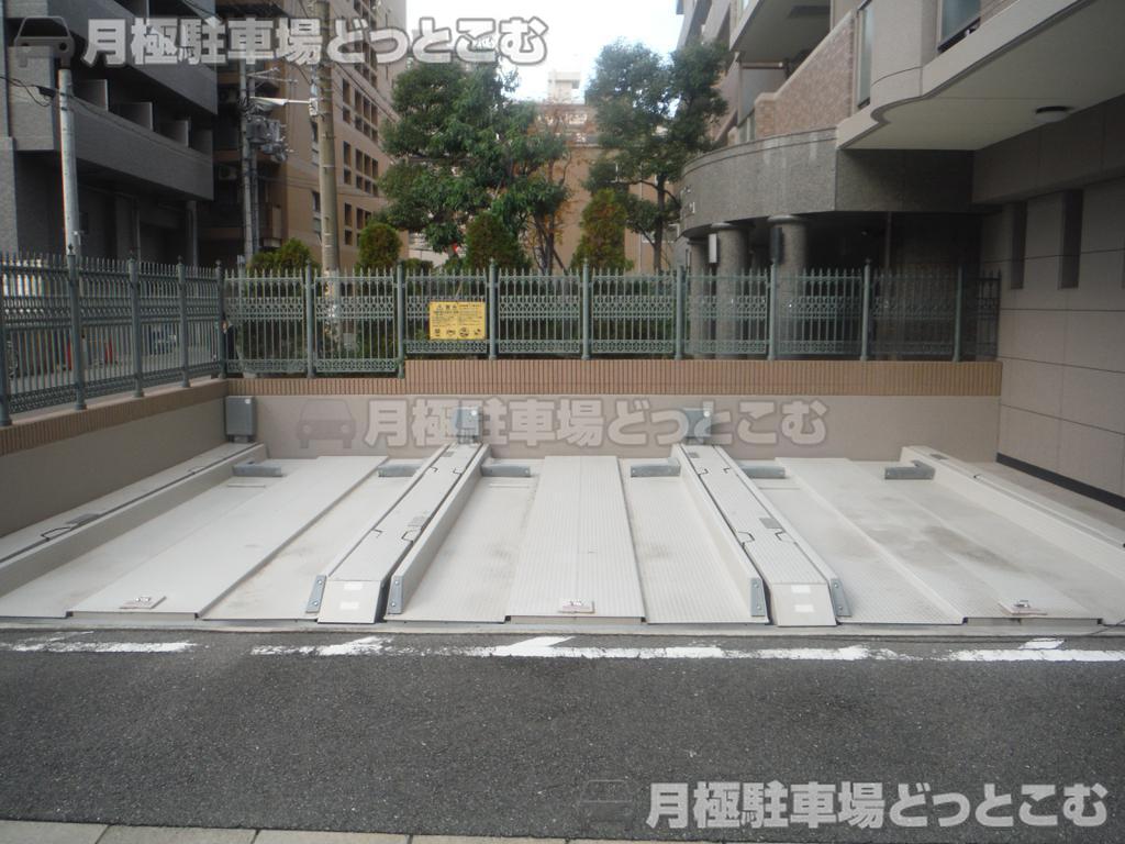大阪市北区大淀中2-1-19の月極駐車場1