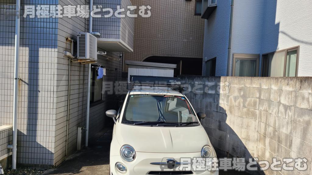 新宿区矢来町9-12の月極駐車場1