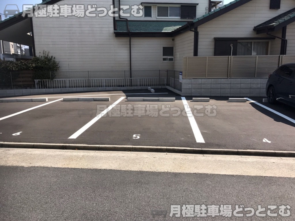 名古屋市千種区丸山町1丁目70-1の月極駐車場3