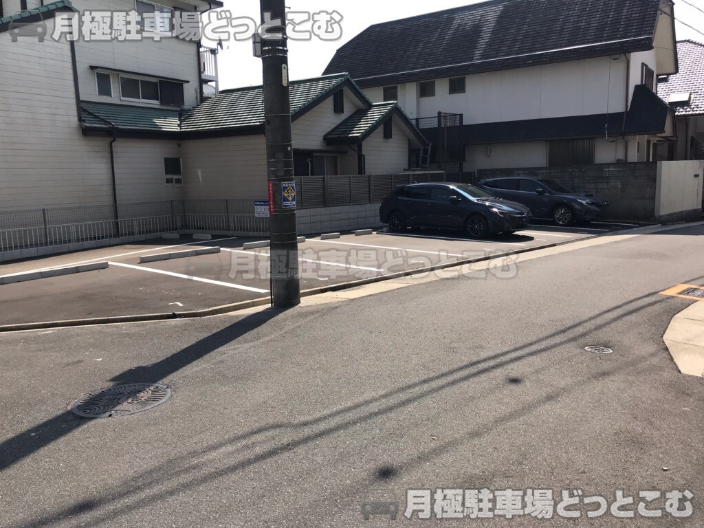 名古屋市千種区丸山町1丁目70-1の月極駐車場3