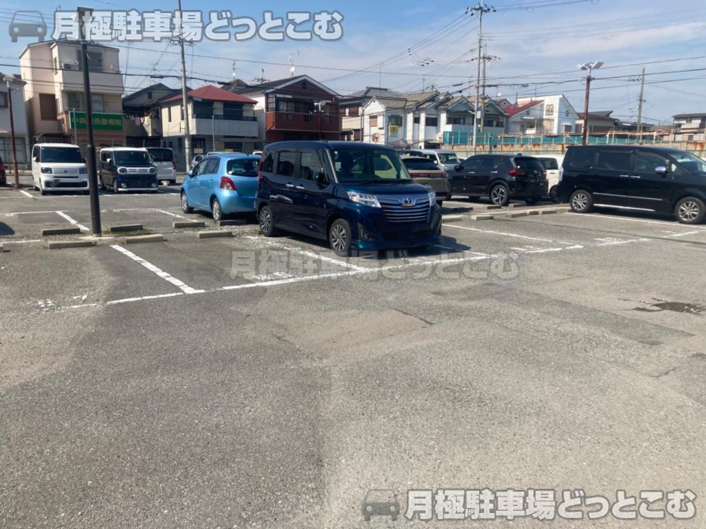 松原市東新町3丁目242,243の月極駐車場6