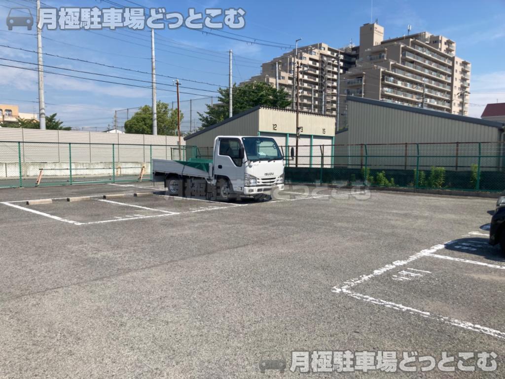 松原市東新町3丁目242,243の月極駐車場5