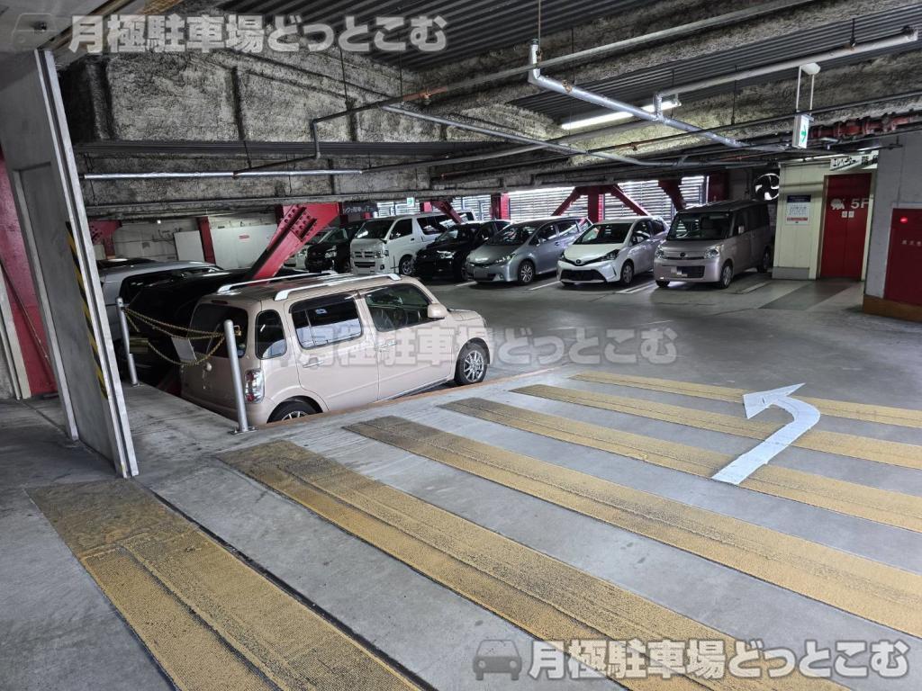 豊田市西町5丁目5の月極駐車場5