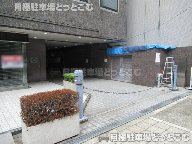 大阪市中央区南船場2-10-30の月極駐車場3