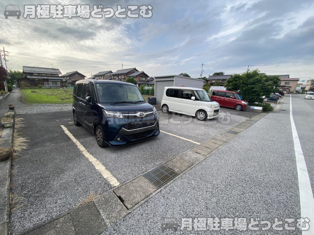 彦根市馬場2丁目2002-1、2002-2の月極駐車場2