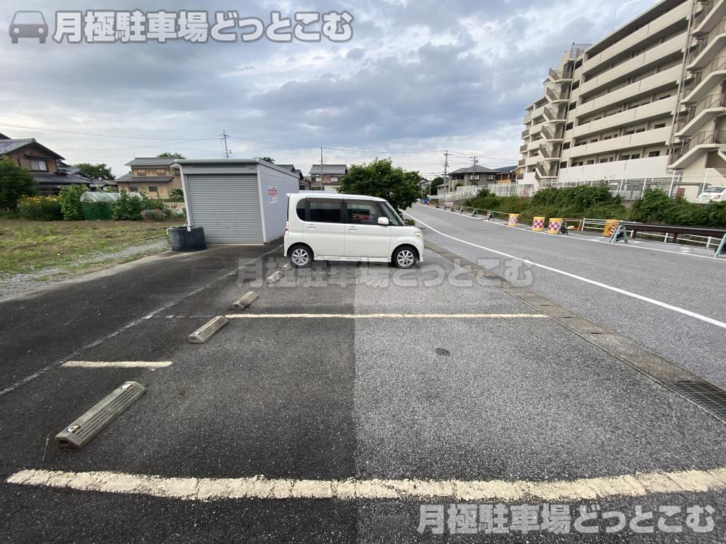 彦根市馬場2丁目2002-1、2002-2の月極駐車場4