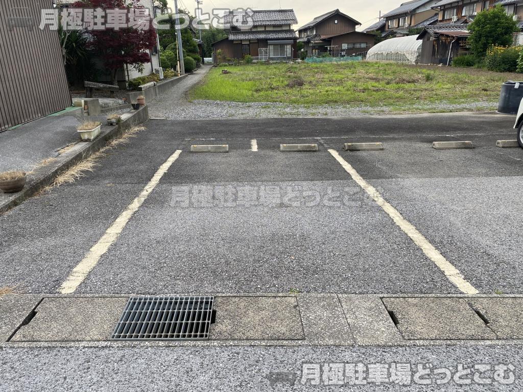 彦根市馬場2丁目2002-1、2002-2の月極駐車場5