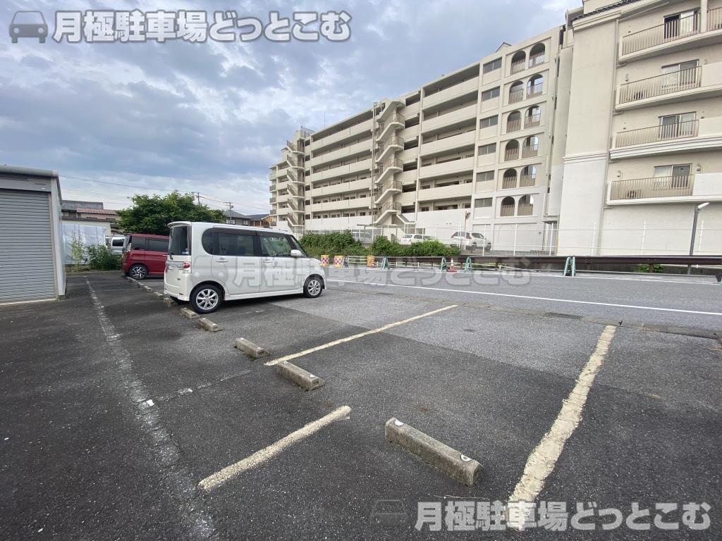 彦根市馬場2丁目2002-1、2002-2の月極駐車場6