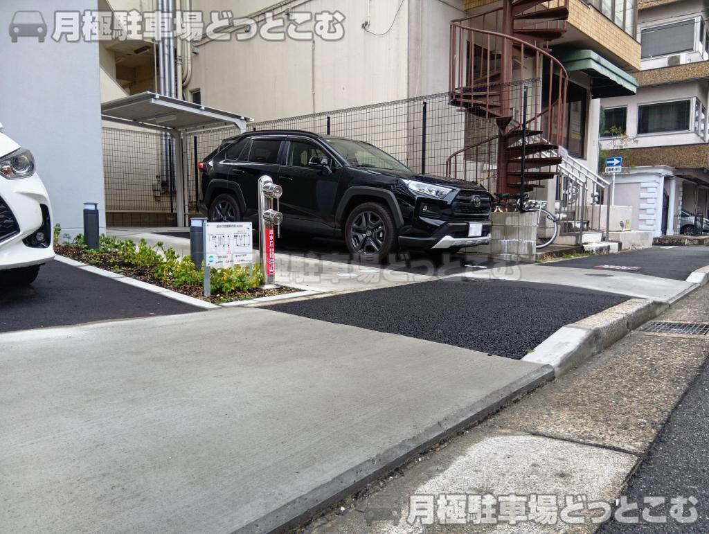 名古屋市東区泉2丁目25－27の月極駐車場5