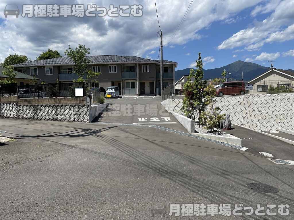 秦野市今泉1006-15の月極駐車場3