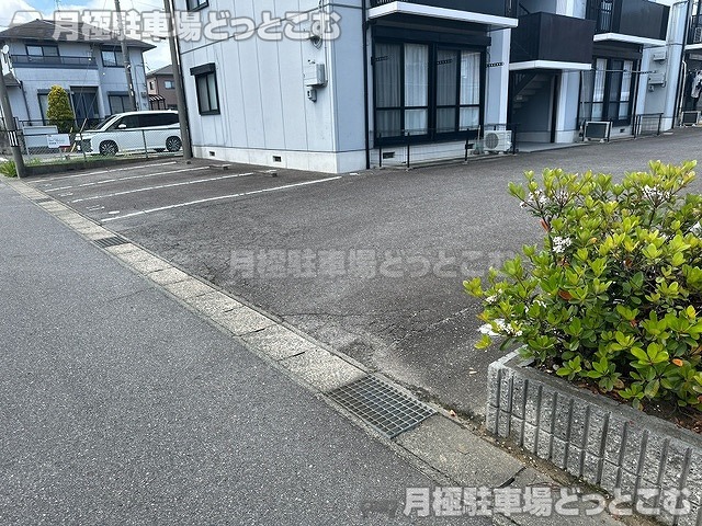 岡崎市中島西町2丁目3-2の月極駐車場7