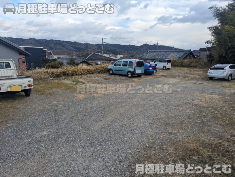 生駒市小平尾町275-1の月極駐車場1