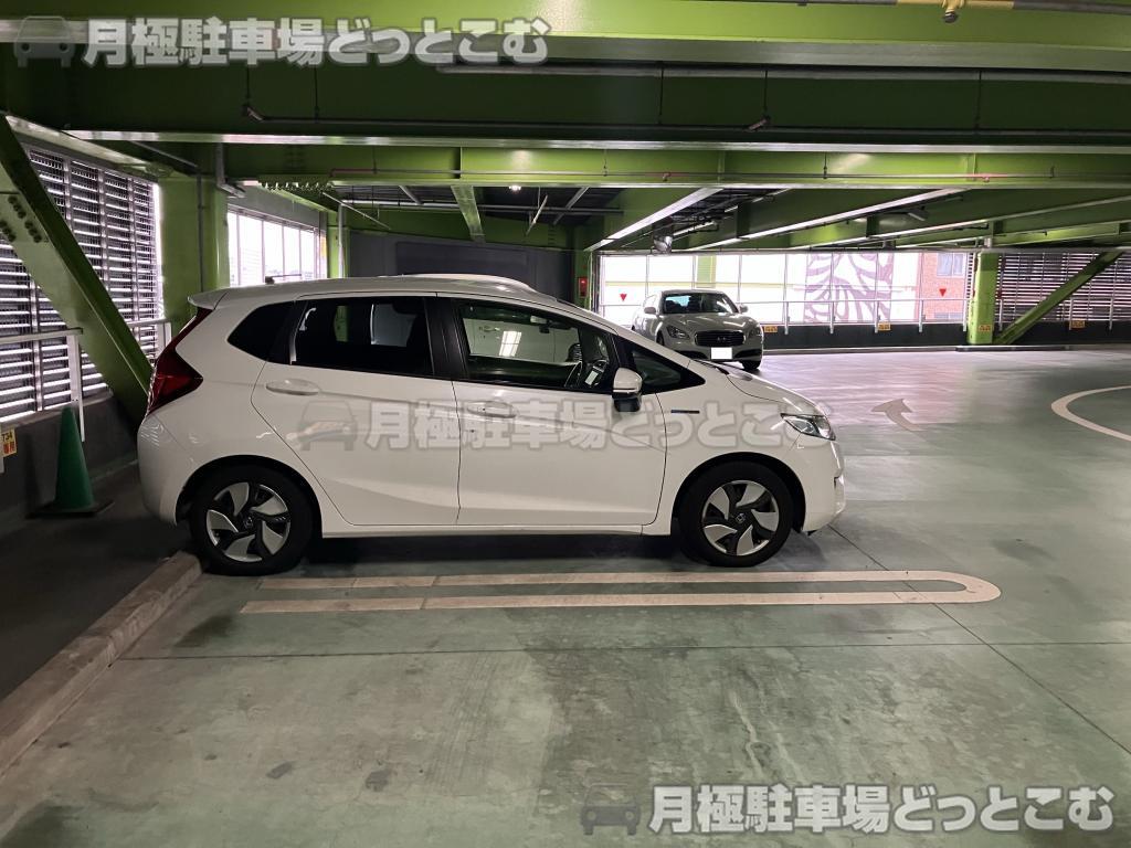 名古屋市中区栄5丁目1-10の月極駐車場4