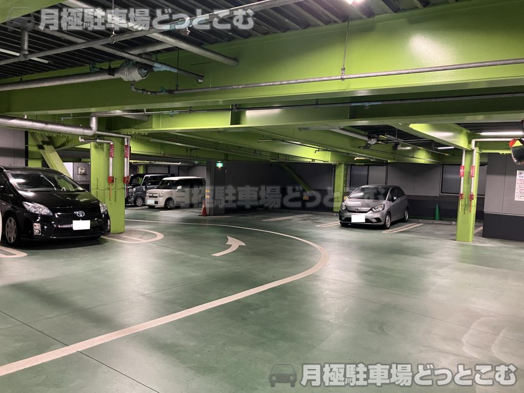 名古屋市中区栄5丁目1-10の月極駐車場6