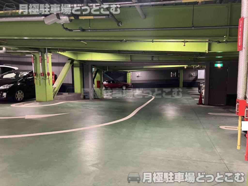名古屋市中区栄5丁目1-10の月極駐車場8