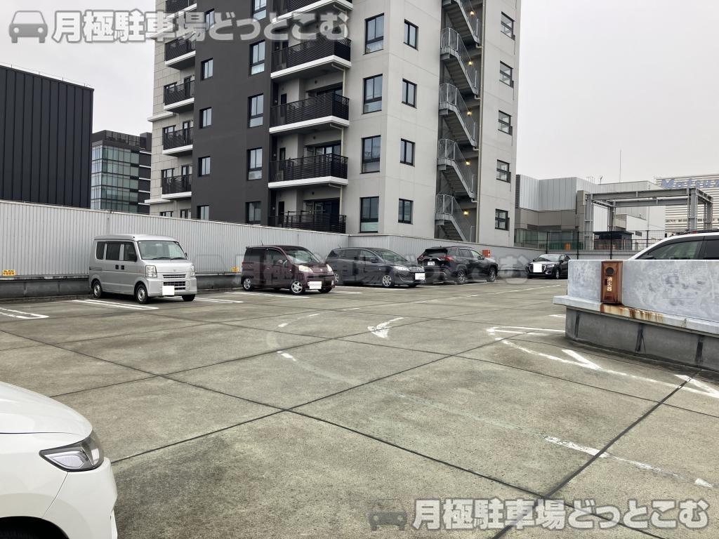 名古屋市中区栄5丁目1-10の月極駐車場1